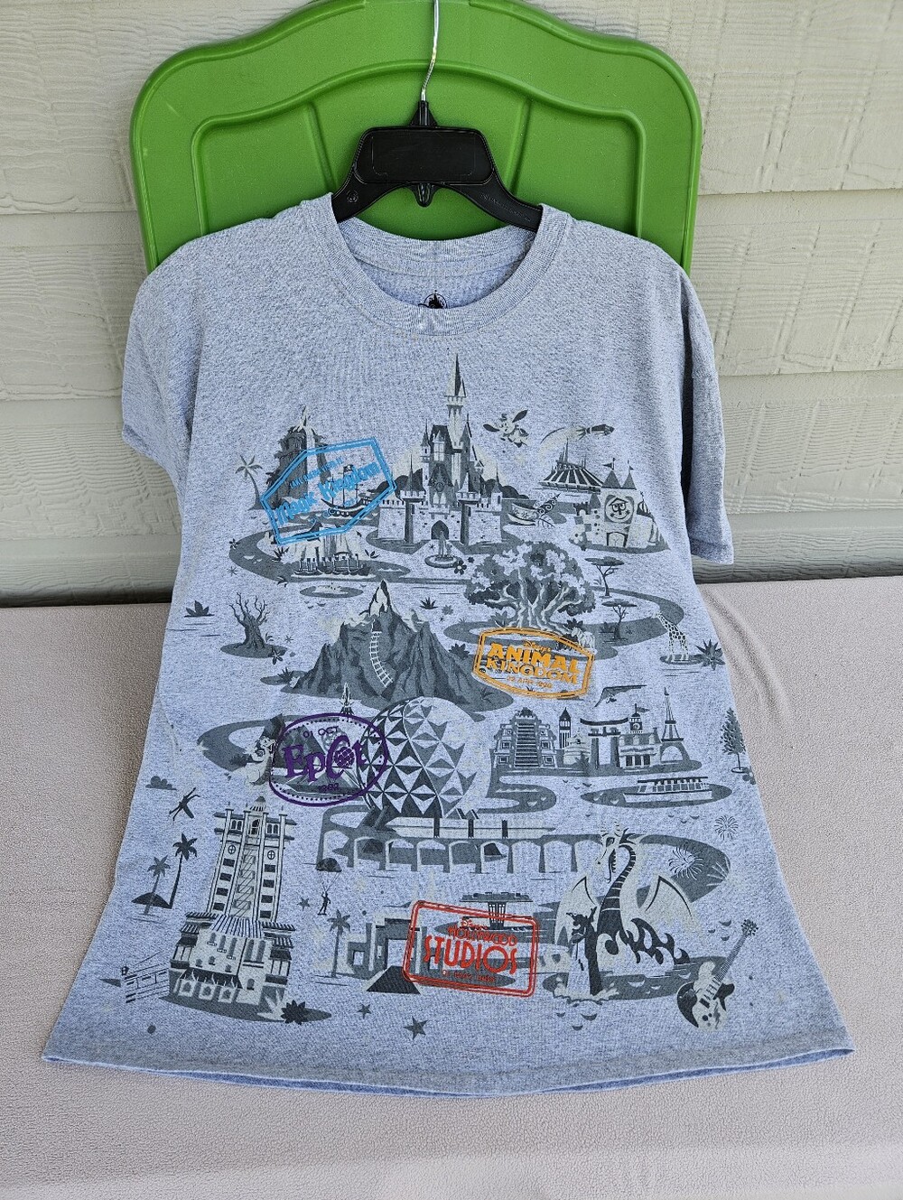 Walt Disney Parks World T-Shirt Adult XL Grey Epcot Magic Animal Kingdom